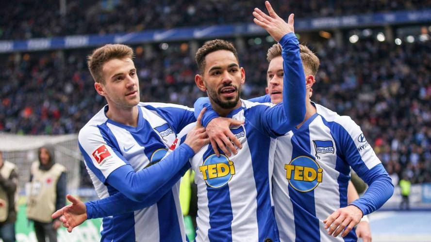 包含赛地聚焦——葡超转会期热度飙升，波尔图官宣签约，悬念犹存，轮换策略成焦点的词条